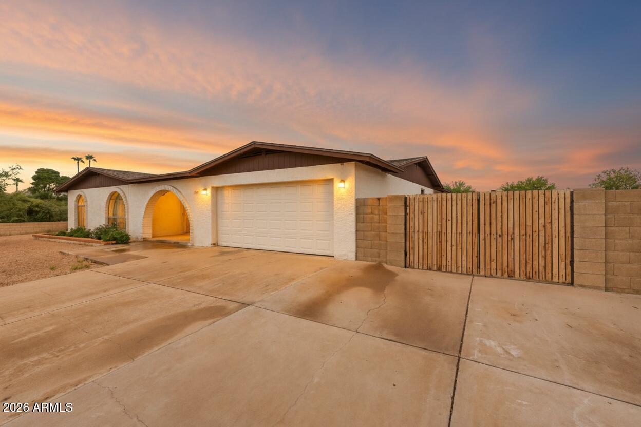 3143 W JULIE Drive