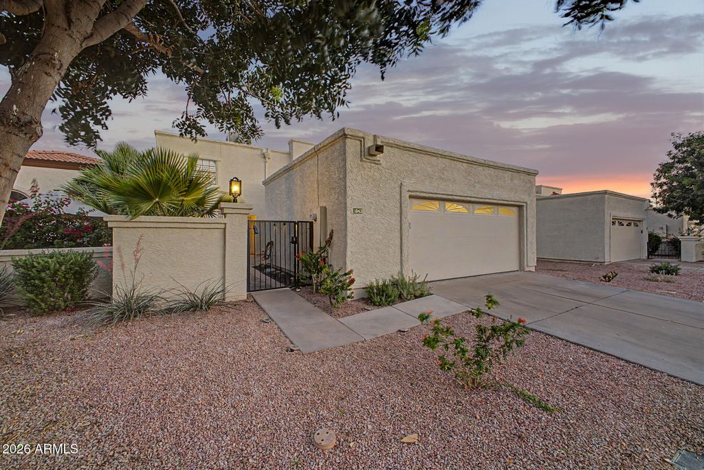 Photo of 1843 E Vinedo Lane, Tempe, AZ 85284 (MLS # 7021428)