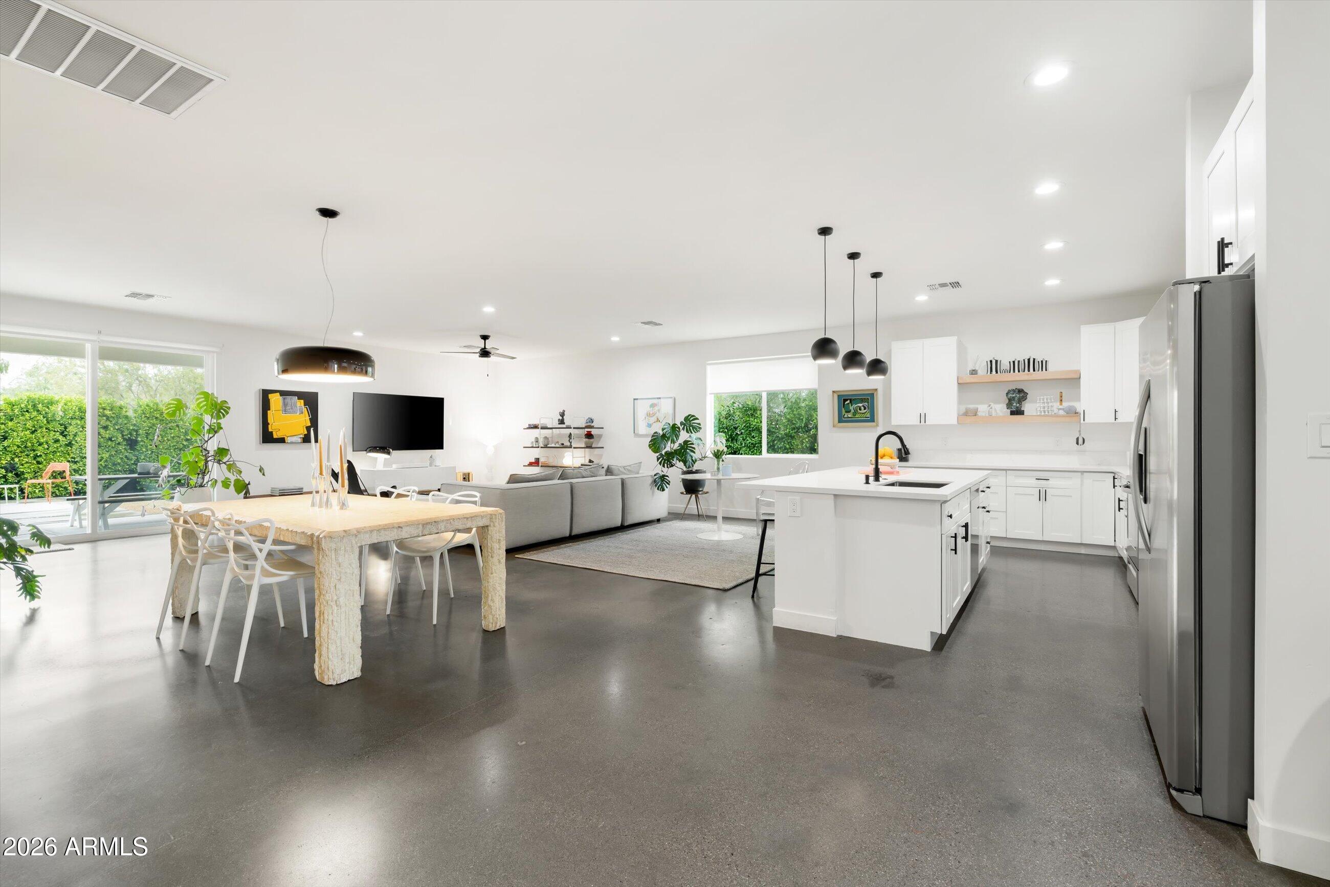 2922 E BLANCHE Drive