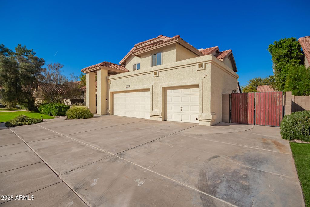 Photo of 2310 E Mallard Court, Gilbert, AZ 85234 (MLS # 6952261)