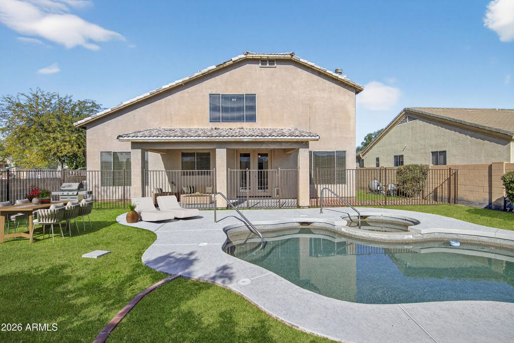 Photo of 2333 W Carter Road, Phoenix, AZ 85041 (MLS # 6975912)