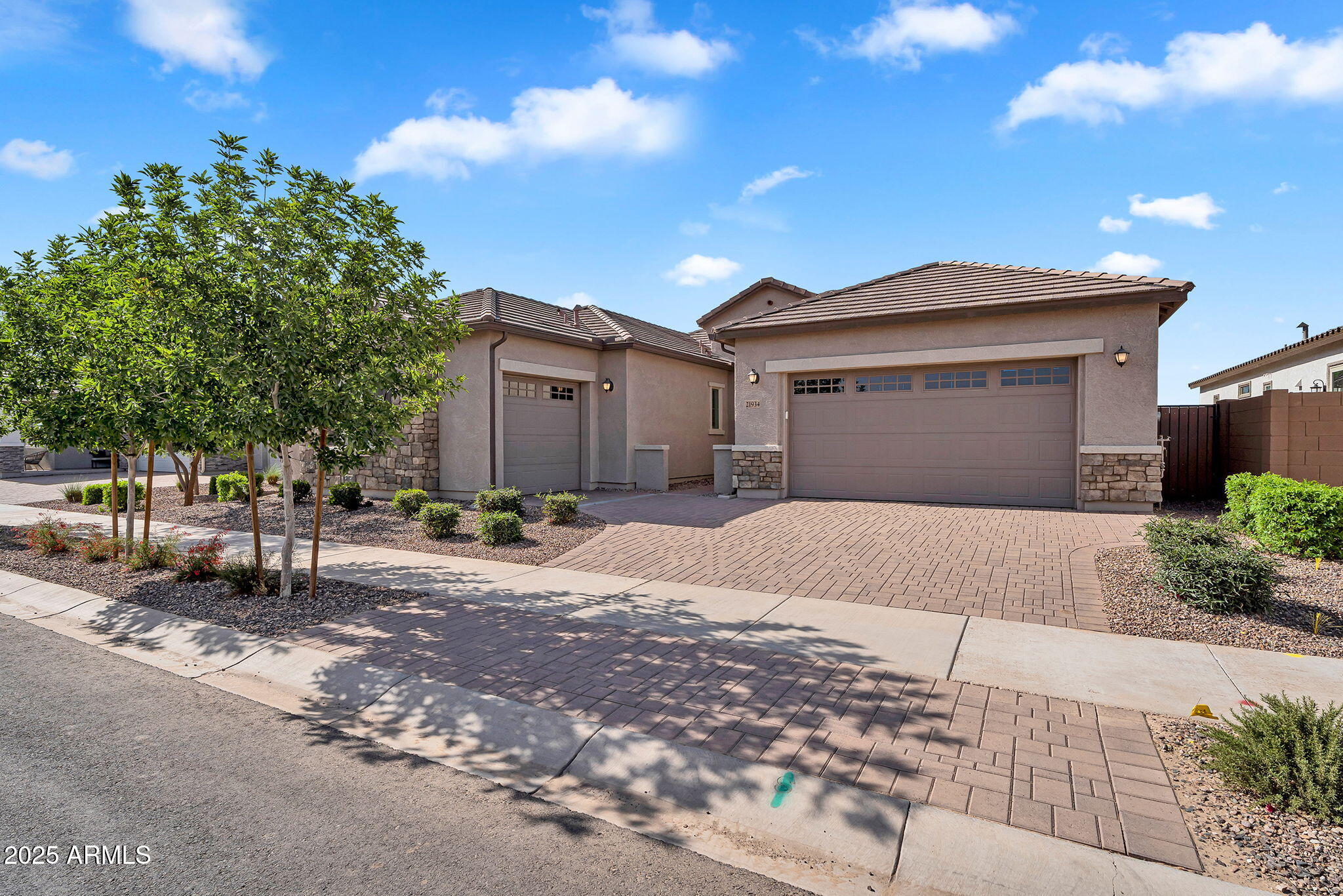 21934 E LORDS Court