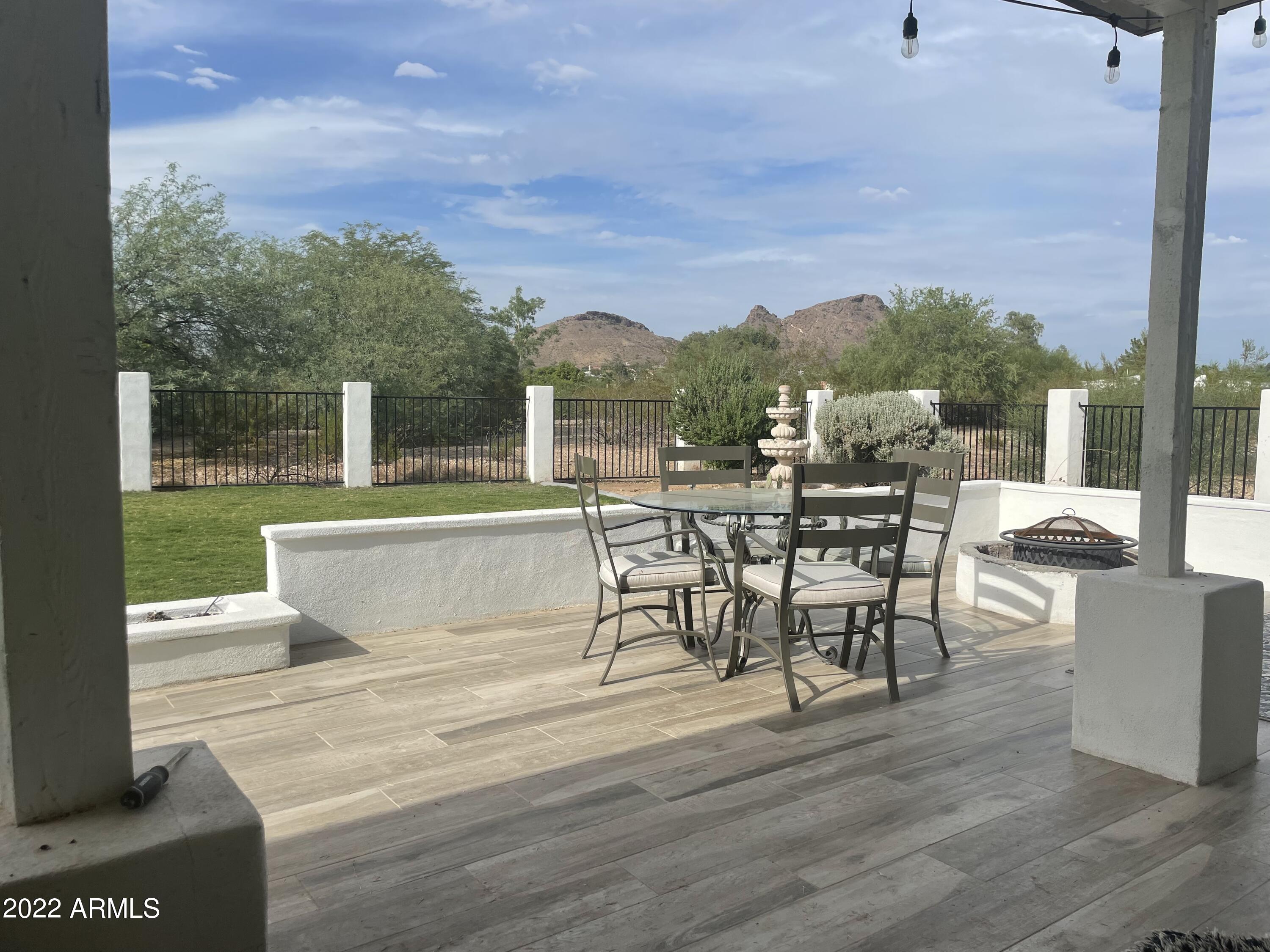 Home Search 856 E VILLAGE CIRCLE Drive S