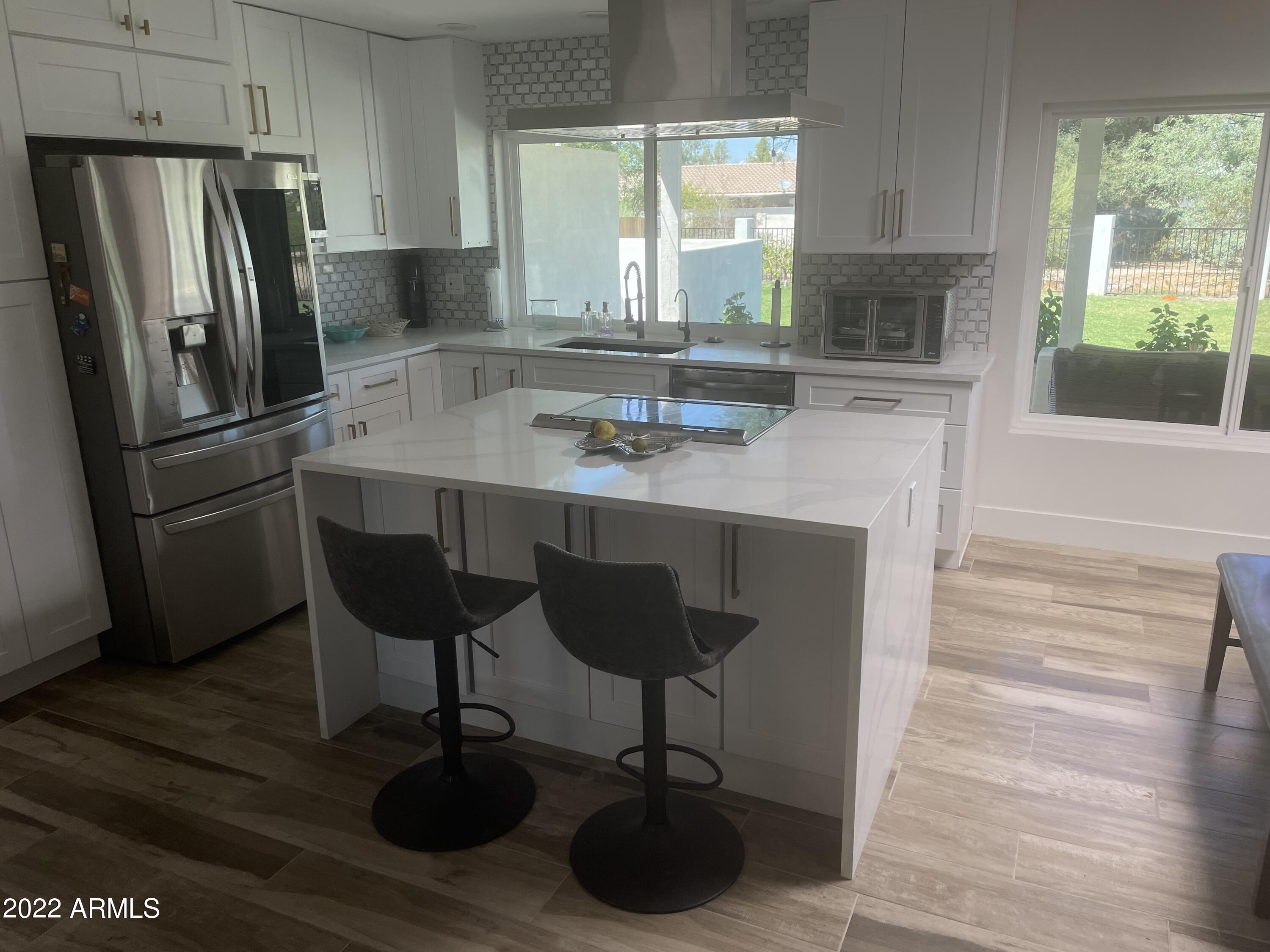 Home Search 856 E VILLAGE CIRCLE Drive S