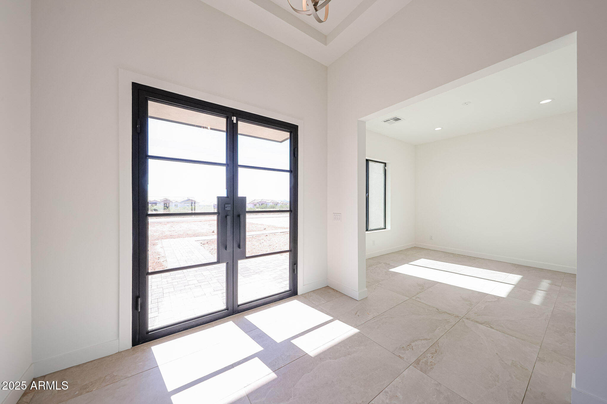 1904 E CREEK CANYON Road