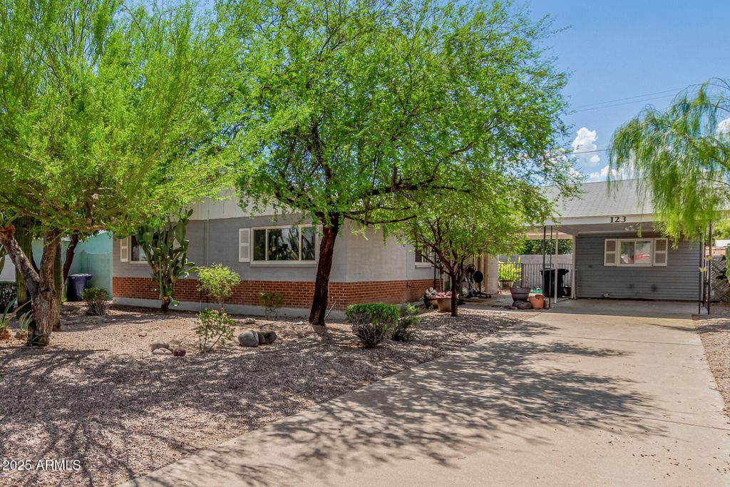 Photo of 123 E Continental Drive, Tempe, AZ 85288 (MLS # 6918132)