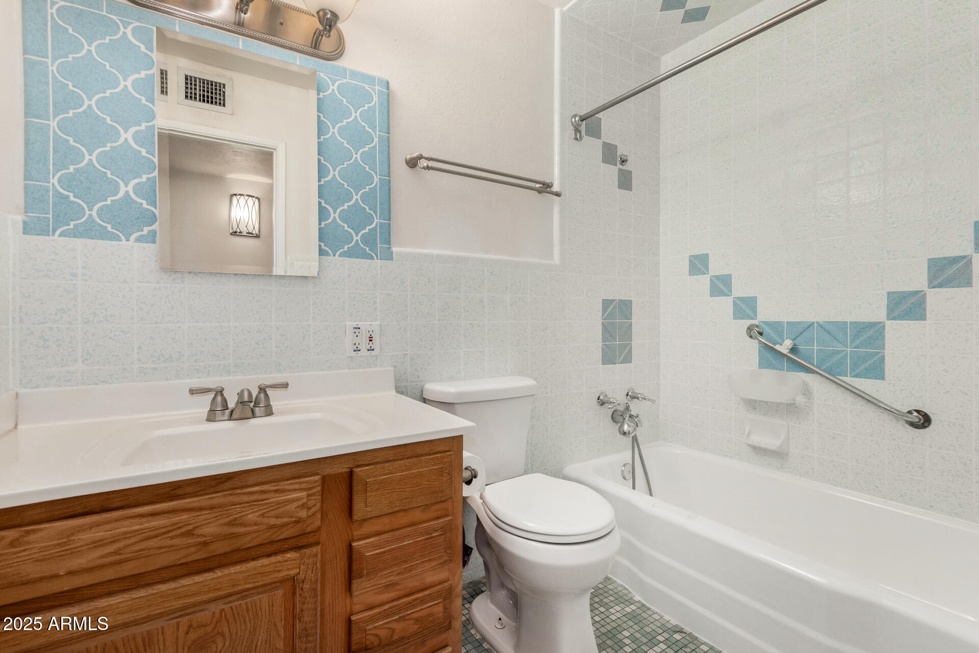 123 E CONTINENTAL Drive