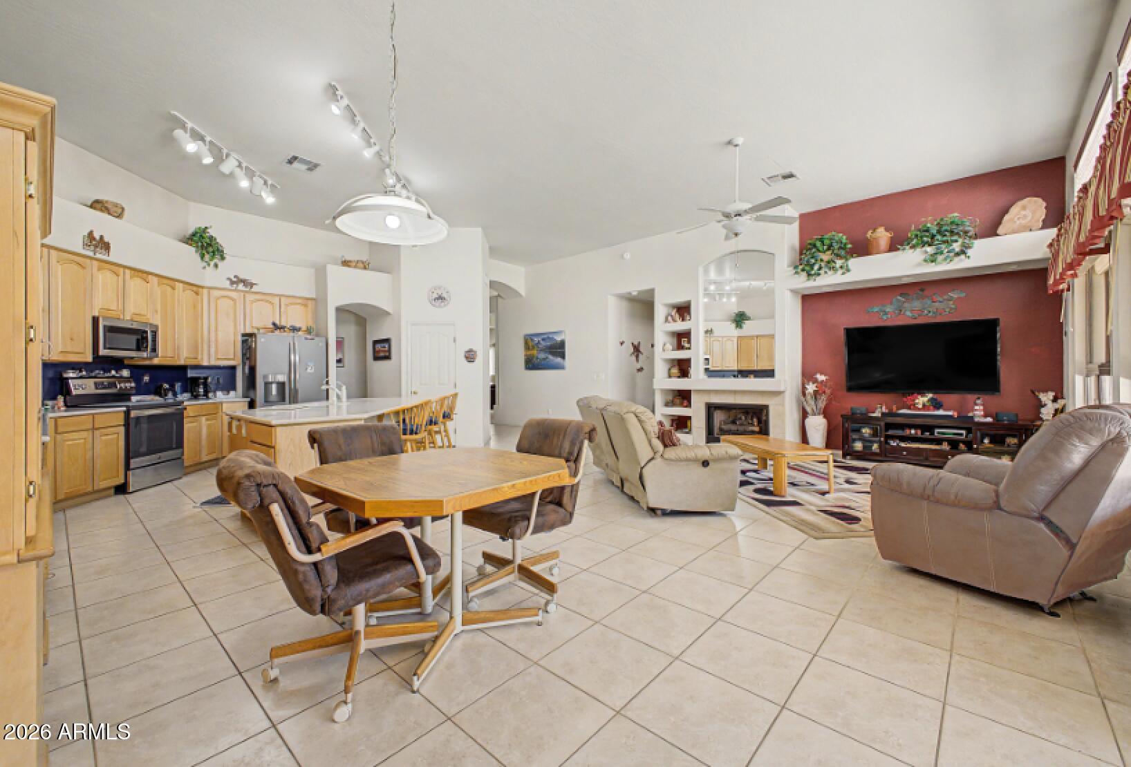 433 W DESERT Avenue