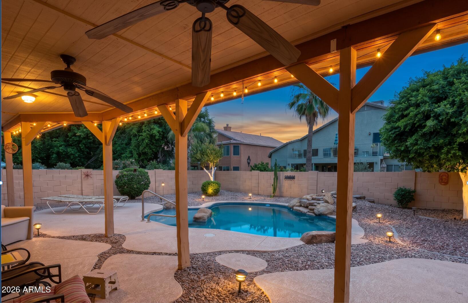 433 W DESERT Avenue