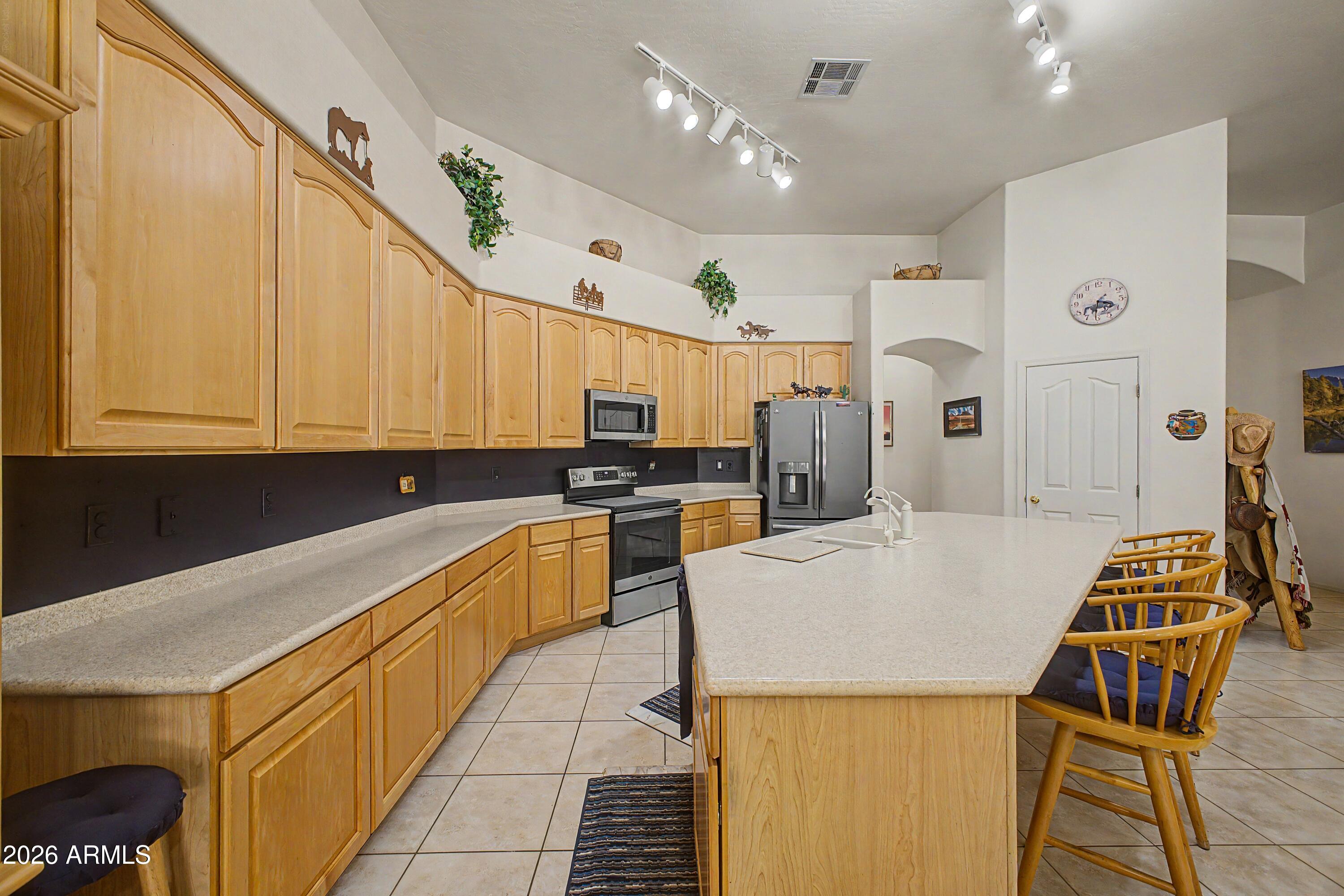 433 W DESERT Avenue