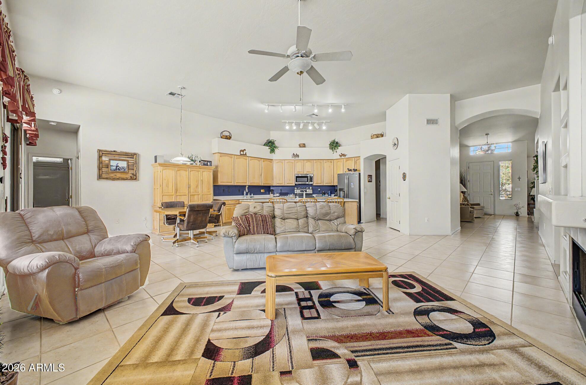 433 W DESERT Avenue