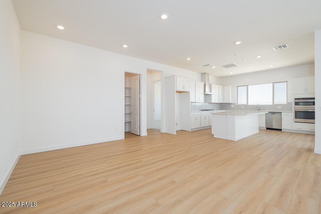 1910 E Empeltre Road