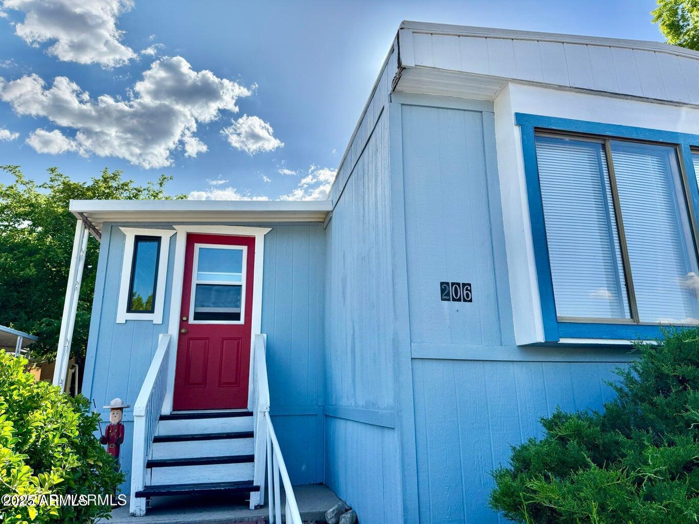 206 Lampliter Village