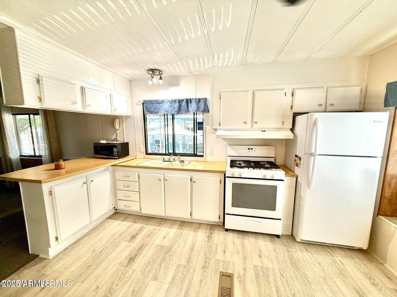 206 Lampliter Village