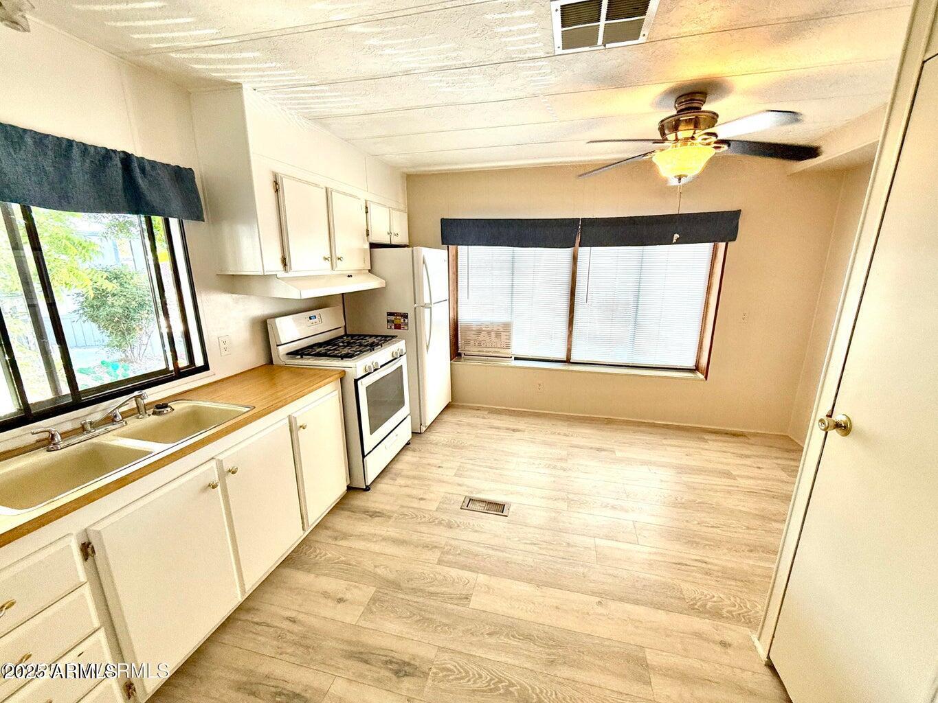 206 Lampliter Village