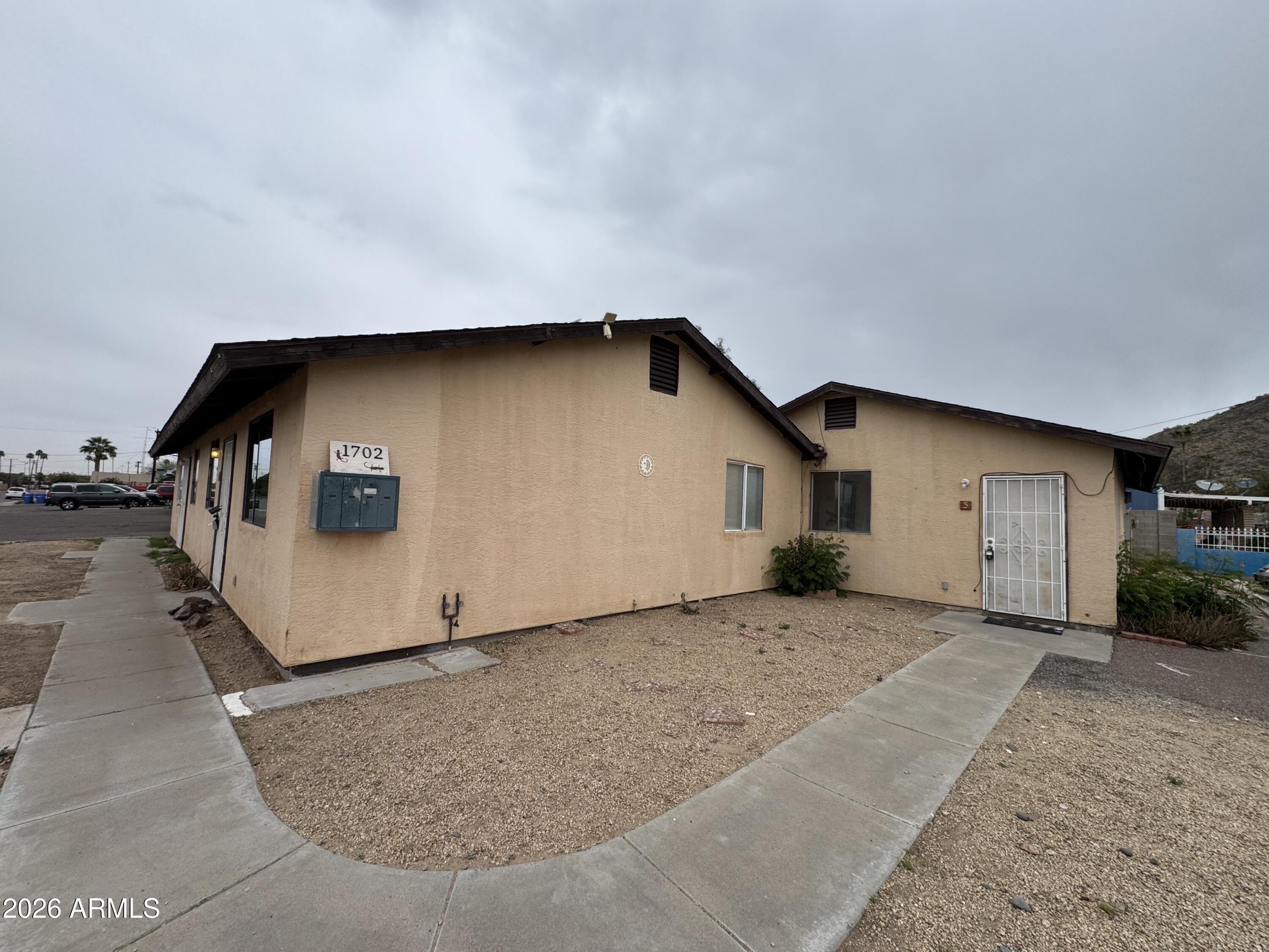 1702 W SHANGRI LA Road