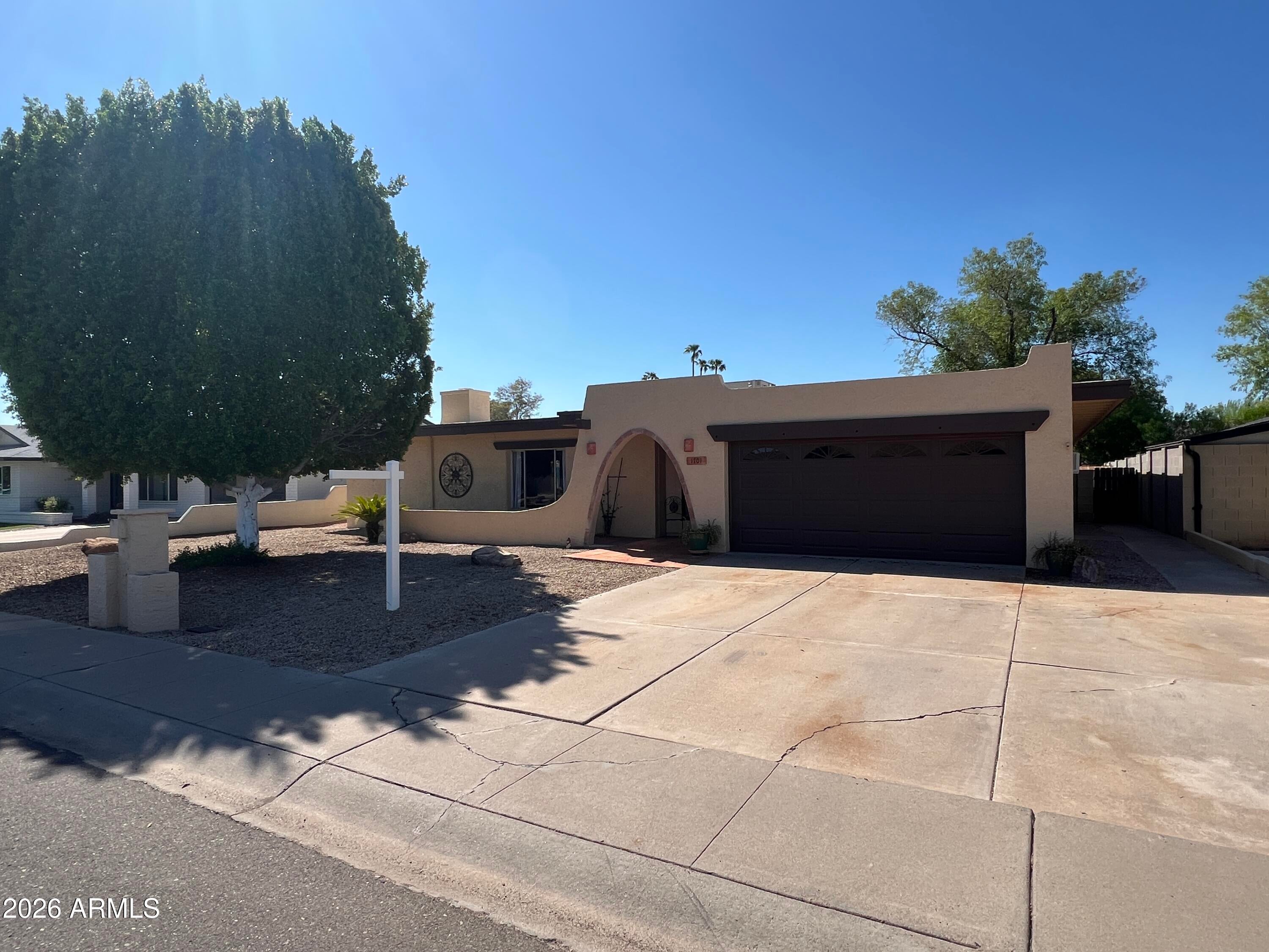 1701 E JULIE Drive