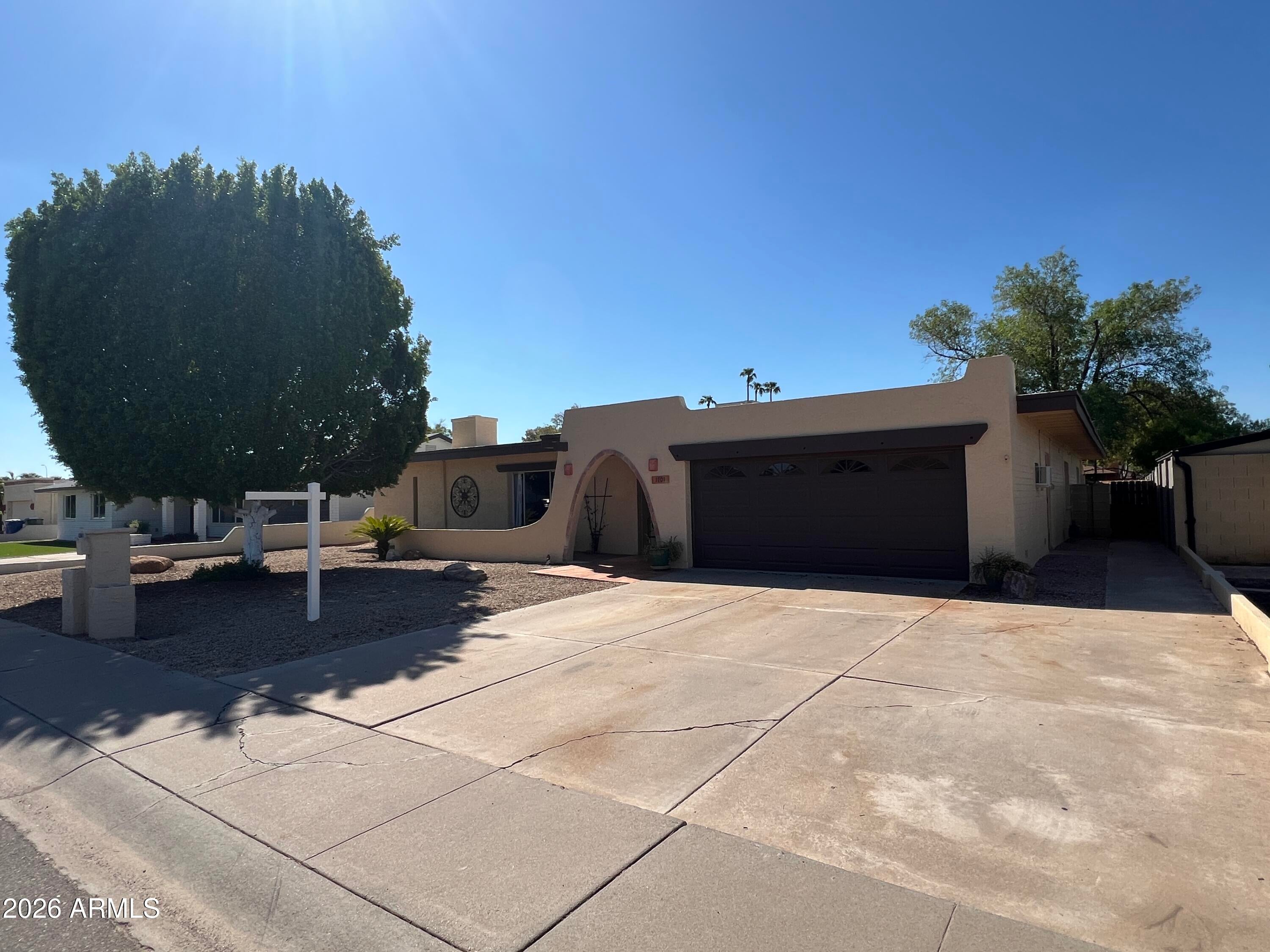 1701 E JULIE Drive