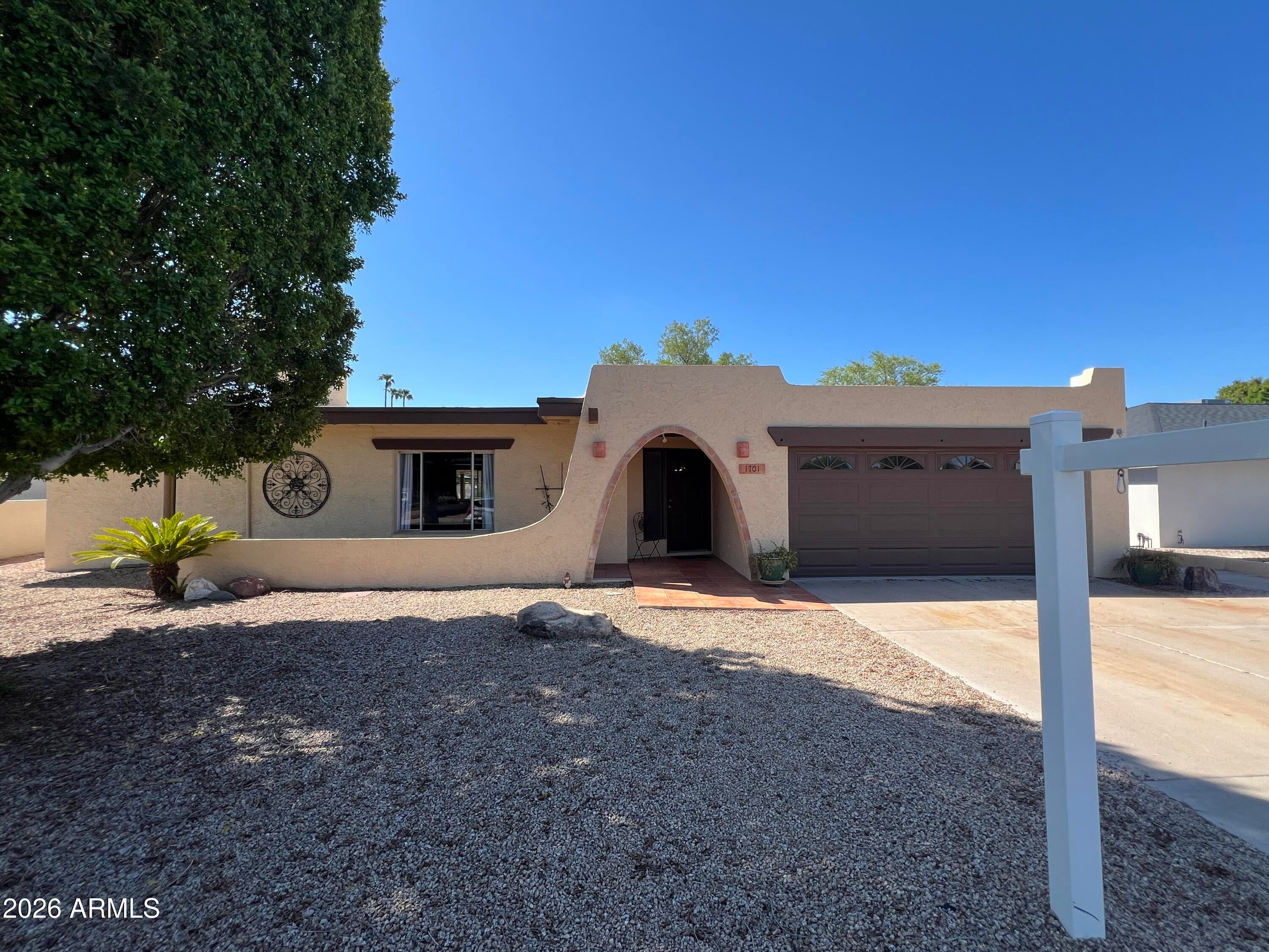 1701 E JULIE Drive