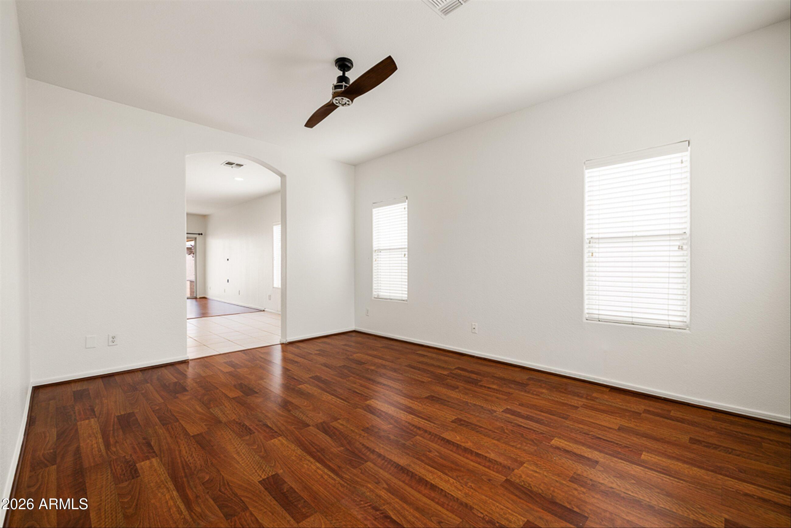 898 W TREMAINE Avenue