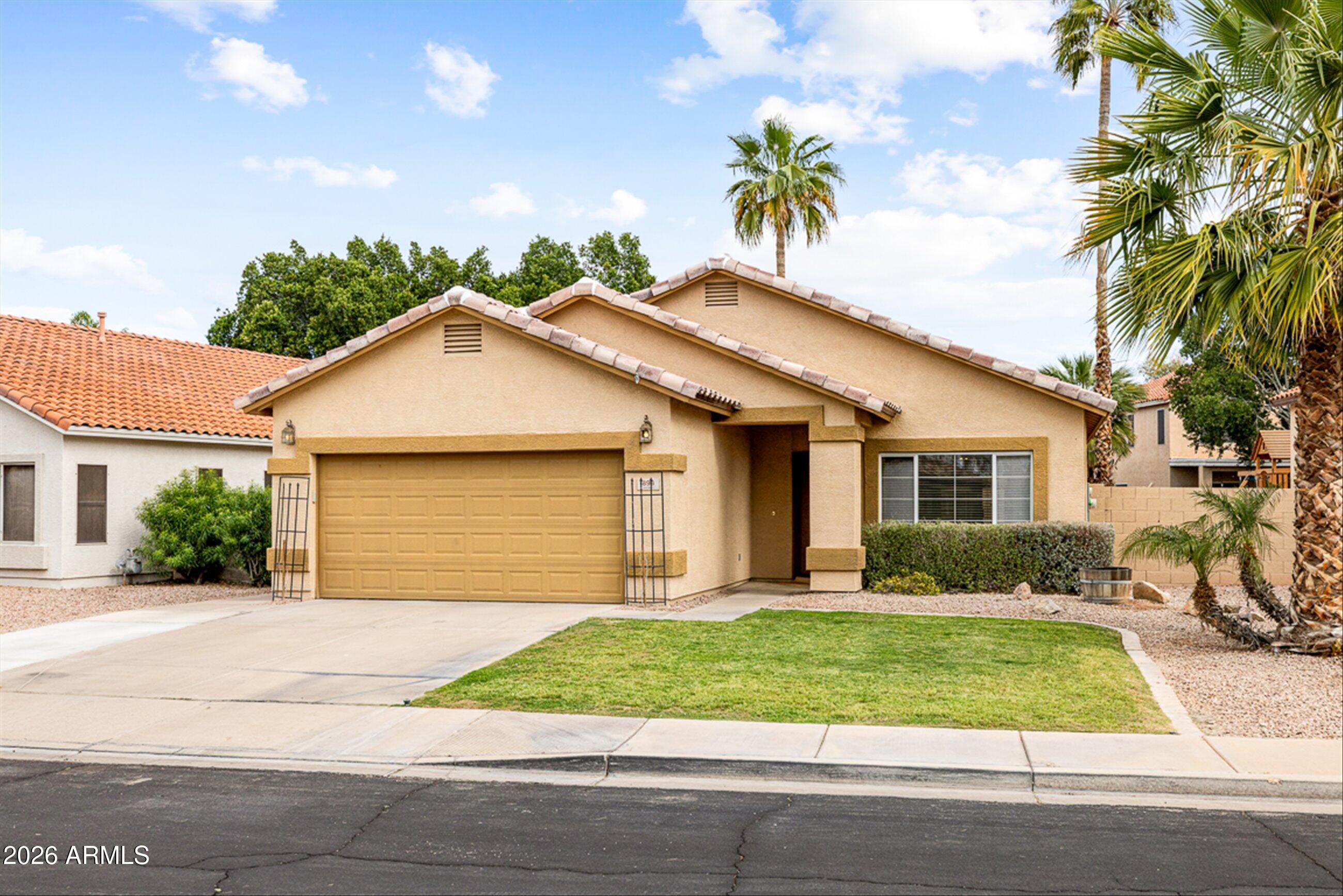 898 W TREMAINE Avenue