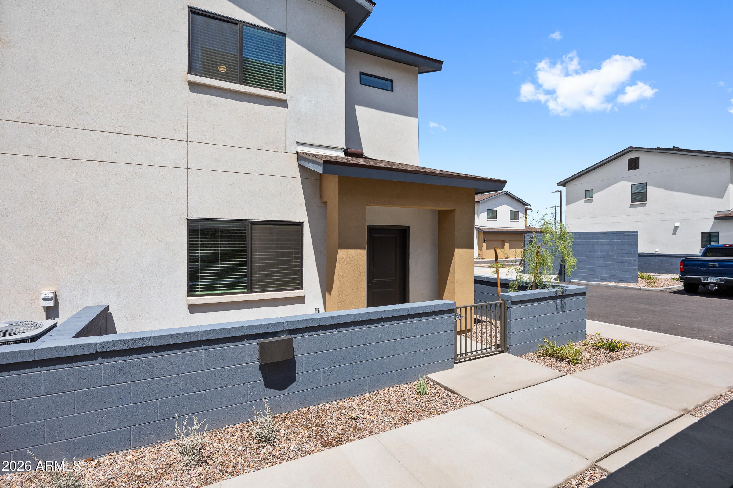 2327 E MCARTHUR Drive
