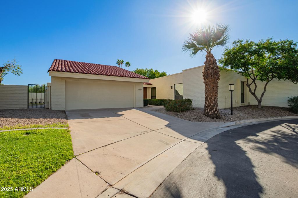 Photo of 7369 E Krall Street, Scottsdale, AZ 85250 (MLS # 6944418)