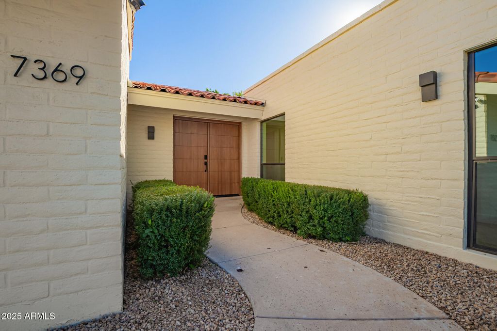 Photo of 7369 E Krall Street, Scottsdale, AZ 85250 (MLS # 6944418)
