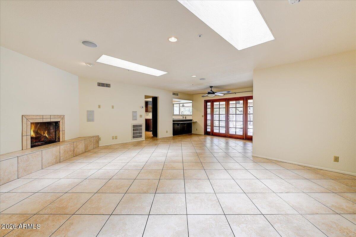 5002 E CHOLLA Street