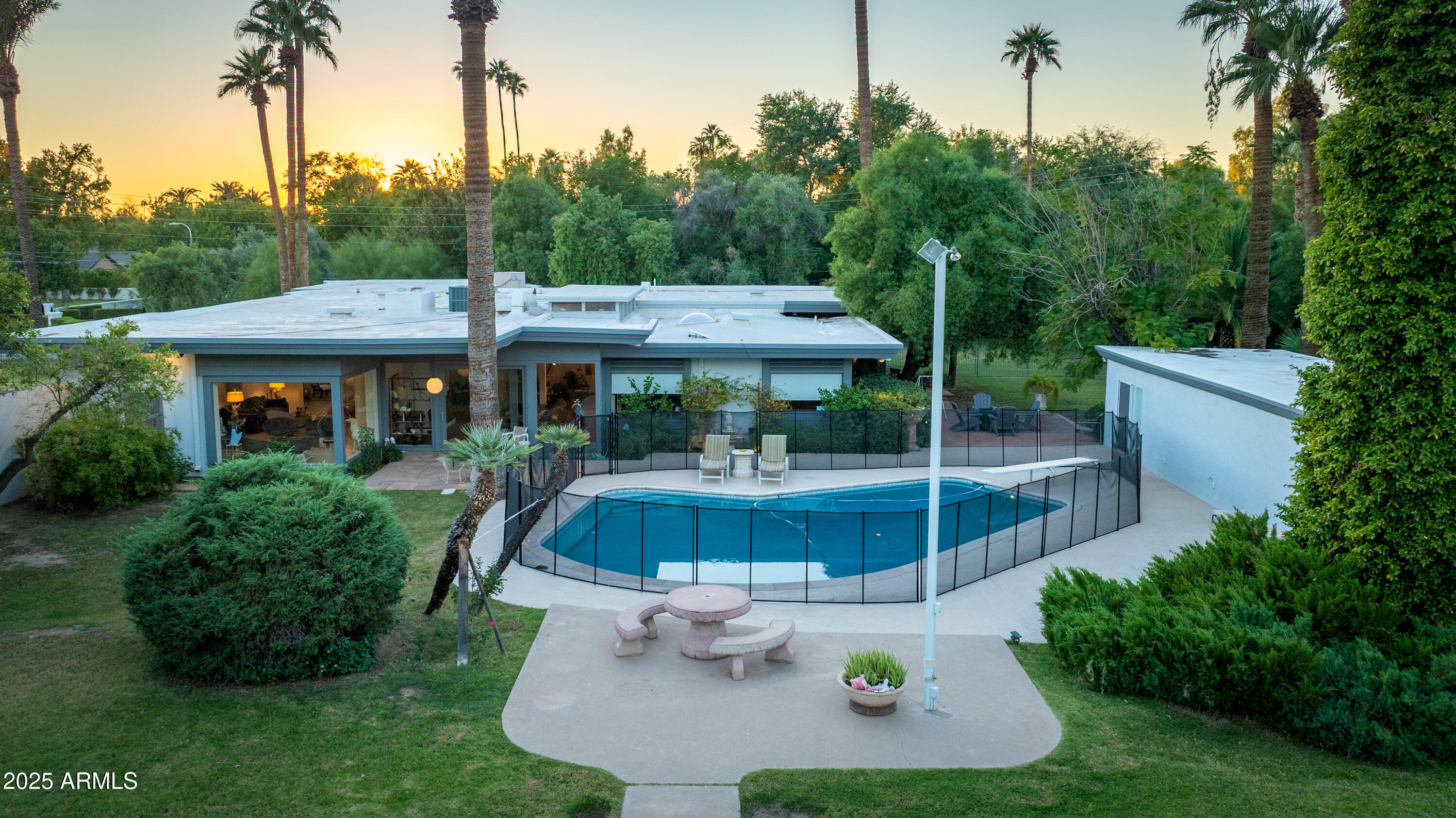 2330 E COLTER Street