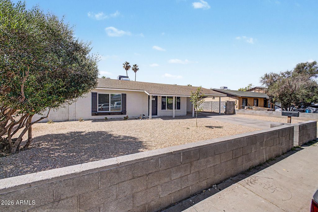 Photo of 7509 W Devonshire Avenue, Phoenix, AZ 85033 (MLS # 7031738)
