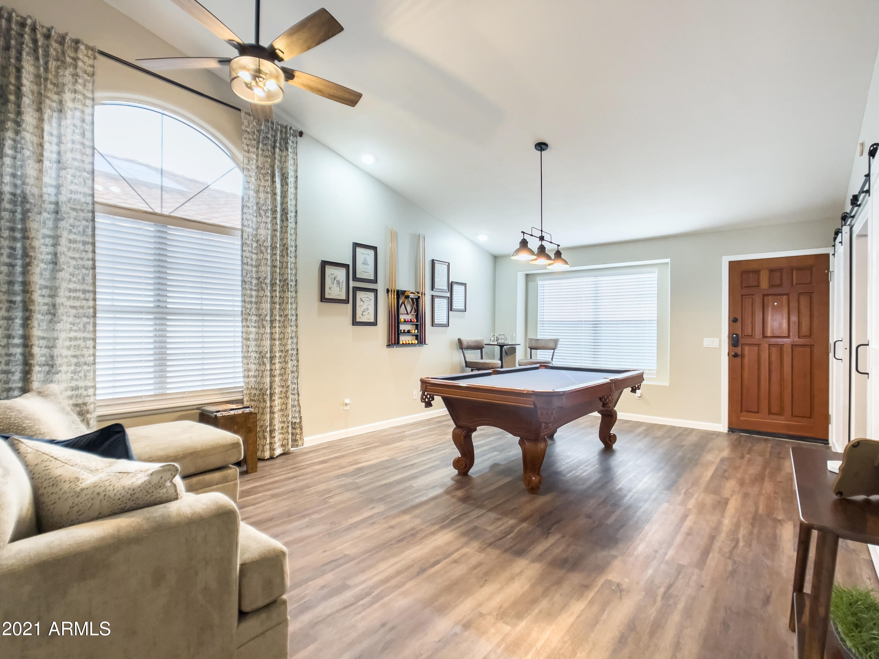 1218 E Seahorse Lane