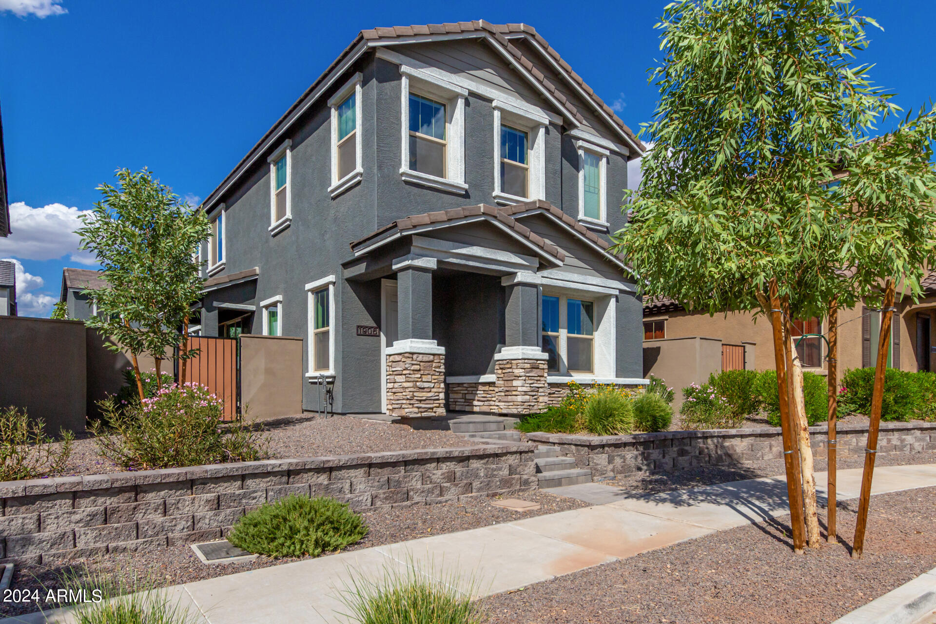 1906 W LARIAT Lane