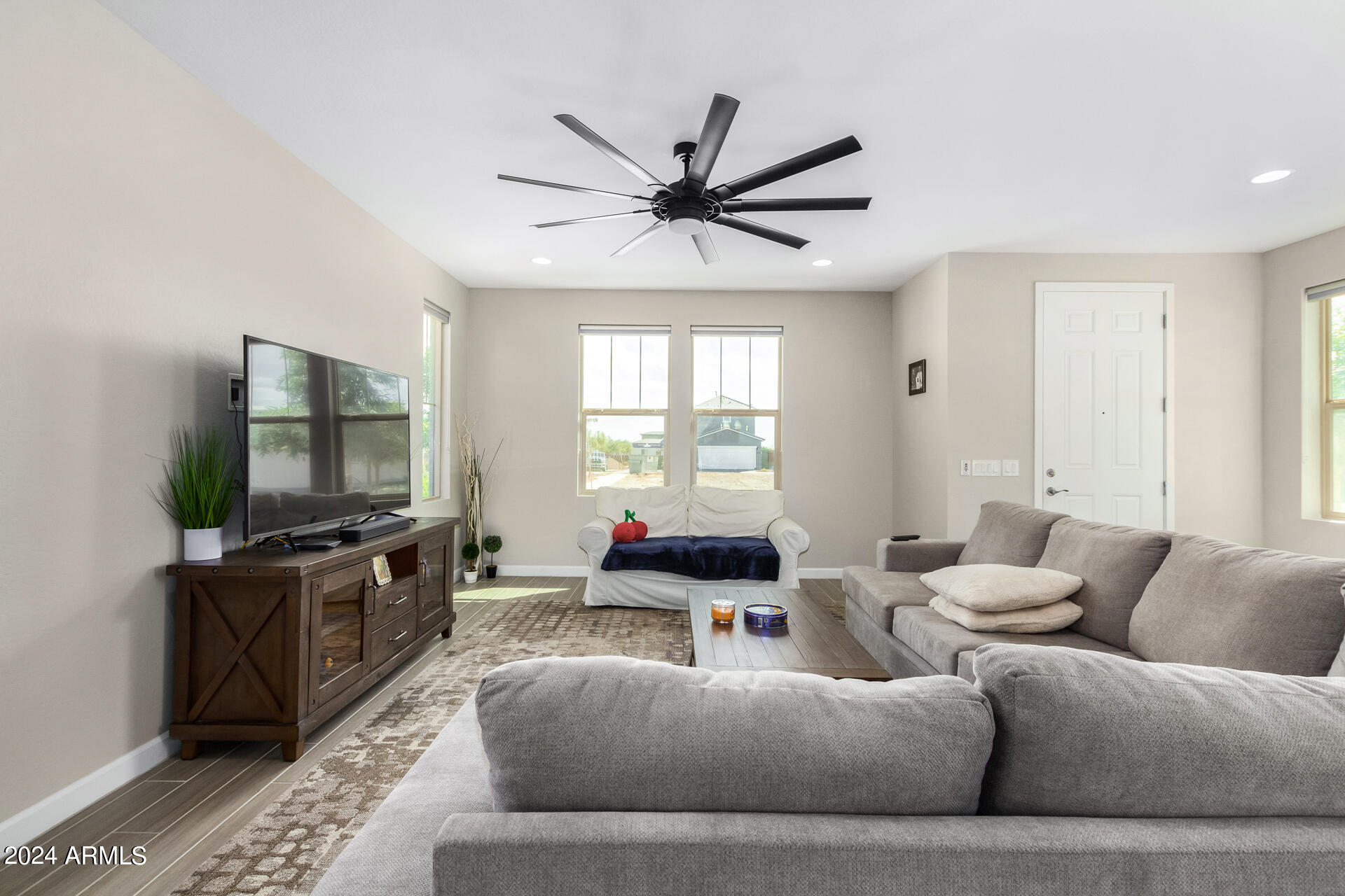 1906 W LARIAT Lane