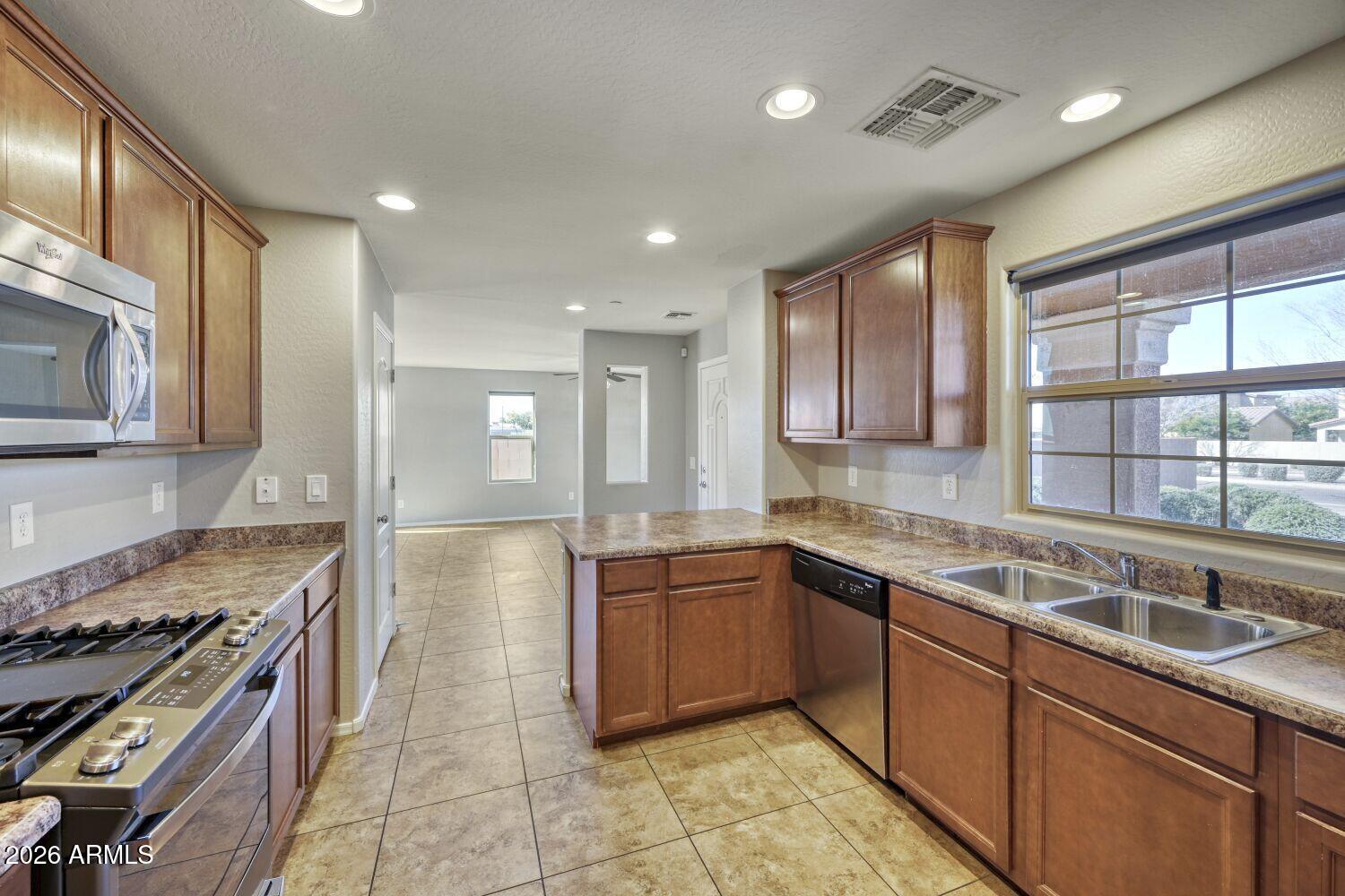 2220 S BUCKAROO Trail