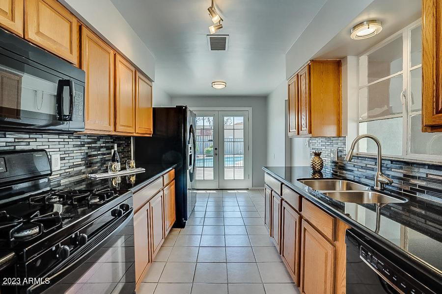 543 W 19th Street