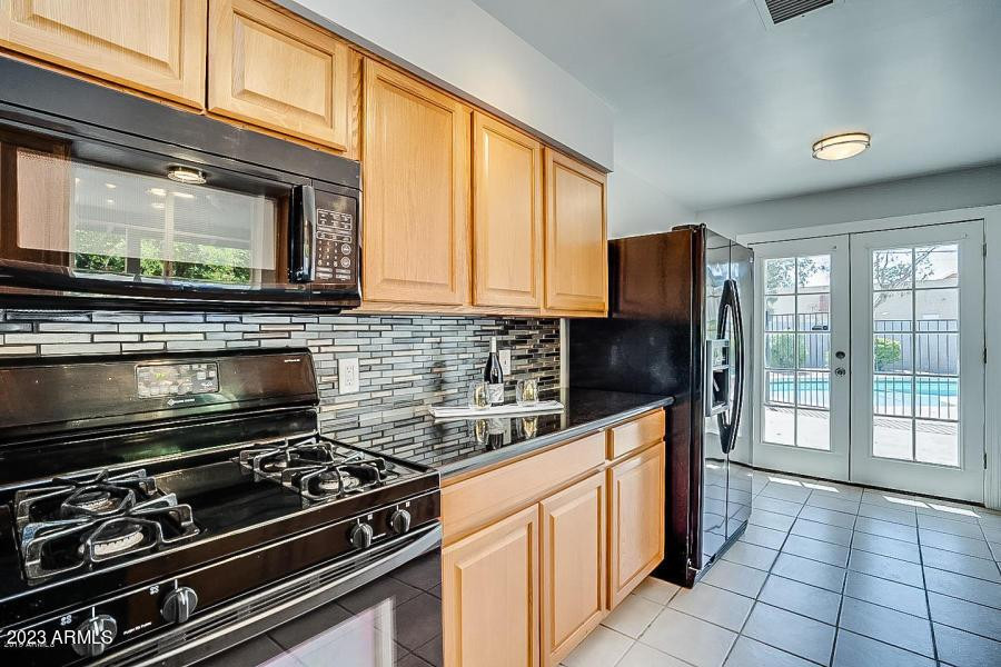 543 W 19th Street