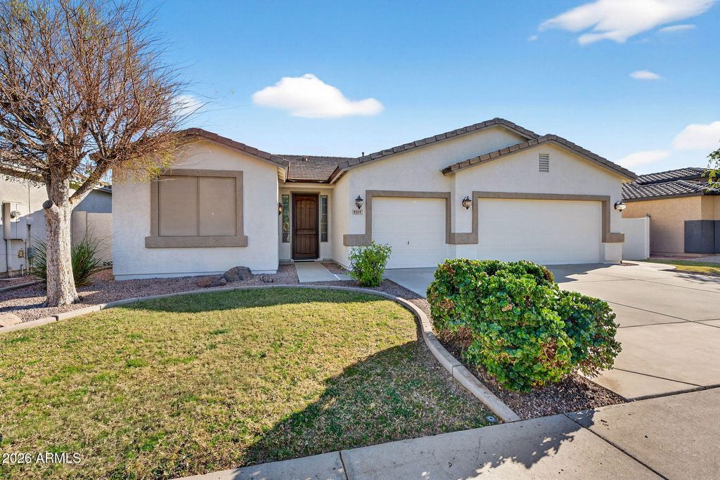 Photo of 8217 W Bloomfield Road, Peoria, AZ 85381 (MLS # 6990476)