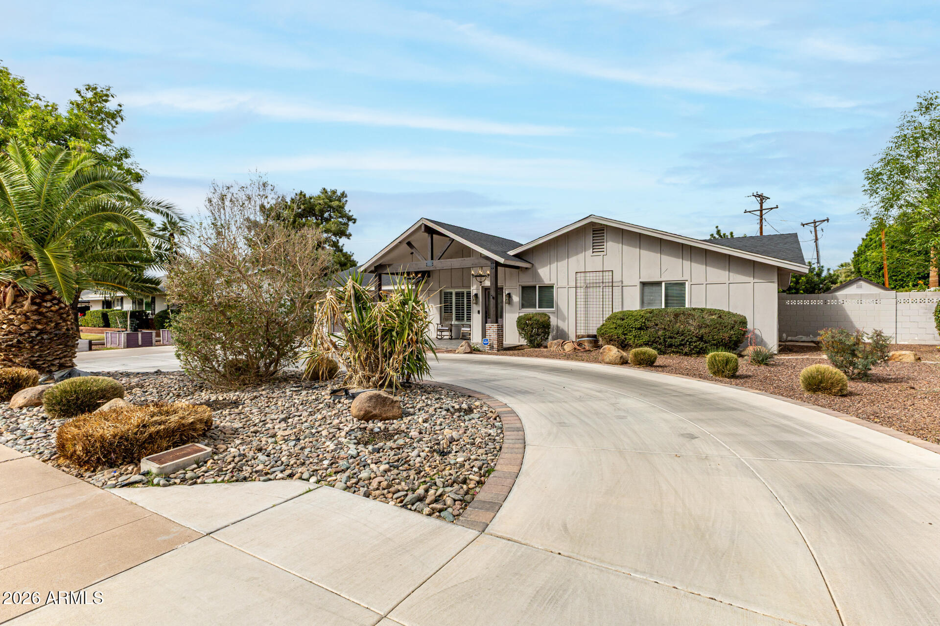 2846 E CAMPBELL Avenue