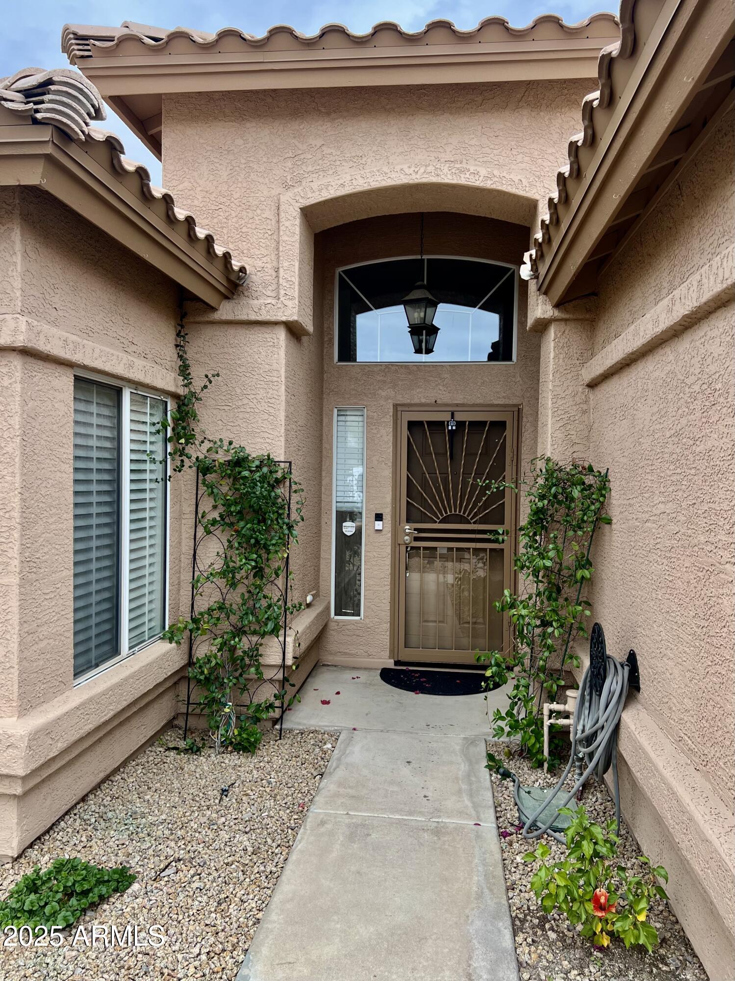 1233 E REDFIELD Road