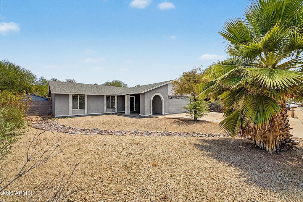 Photo of 945 N Central Drive, Chandler, AZ 85224 (MLS # 7055940)