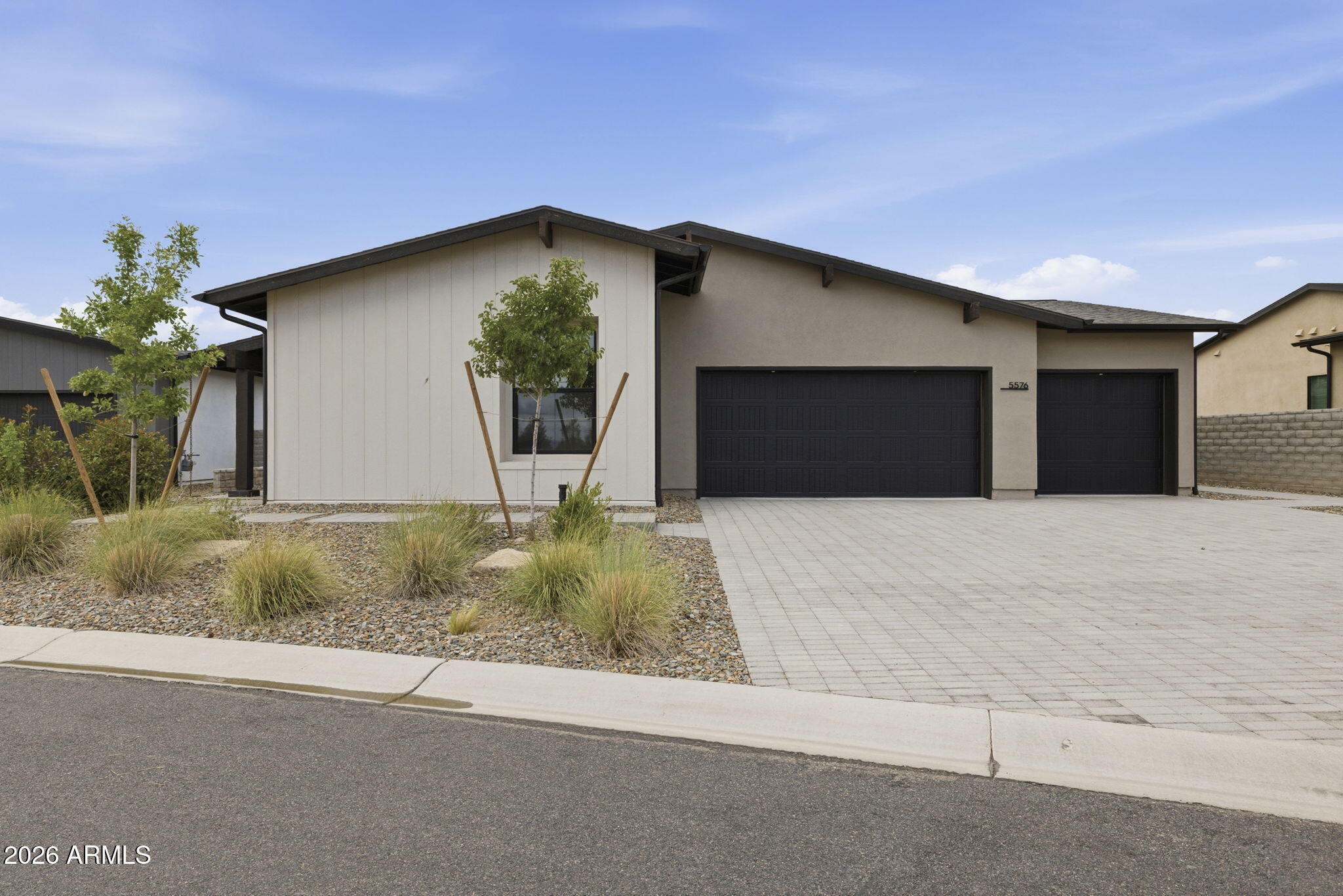 5576 E KILLEN Loop