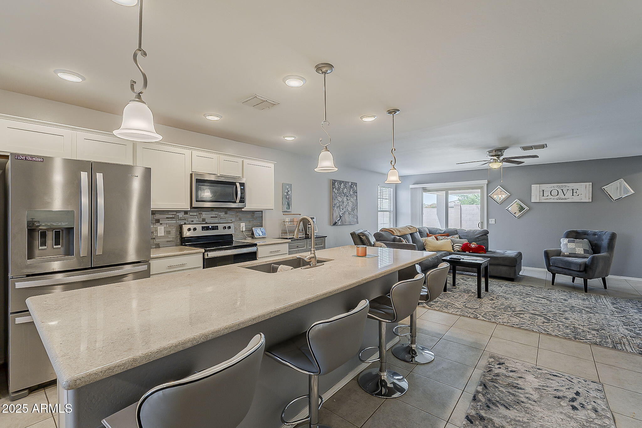 1752 E DESERT BREEZE Place