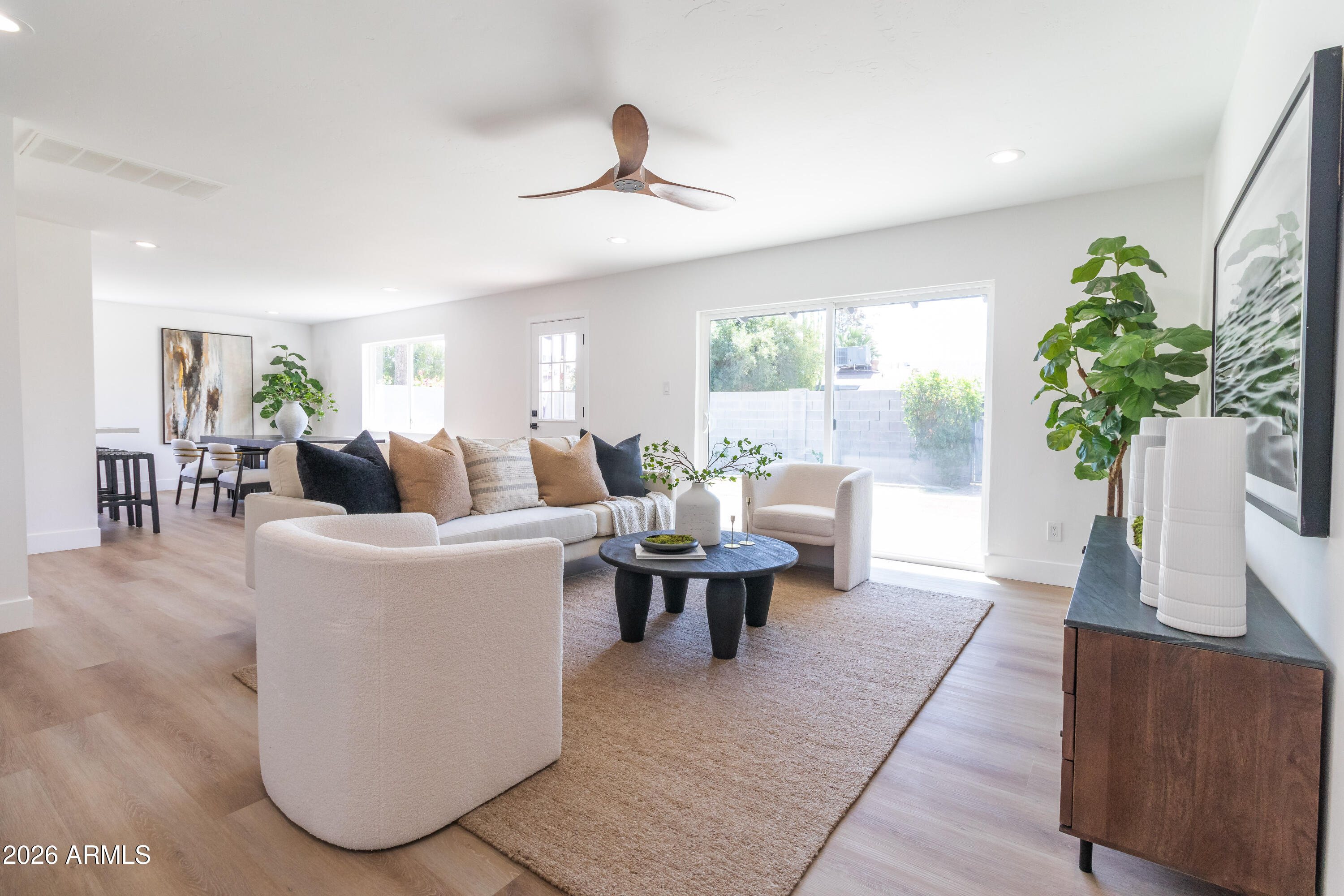 8643 E RANCHO VISTA Drive