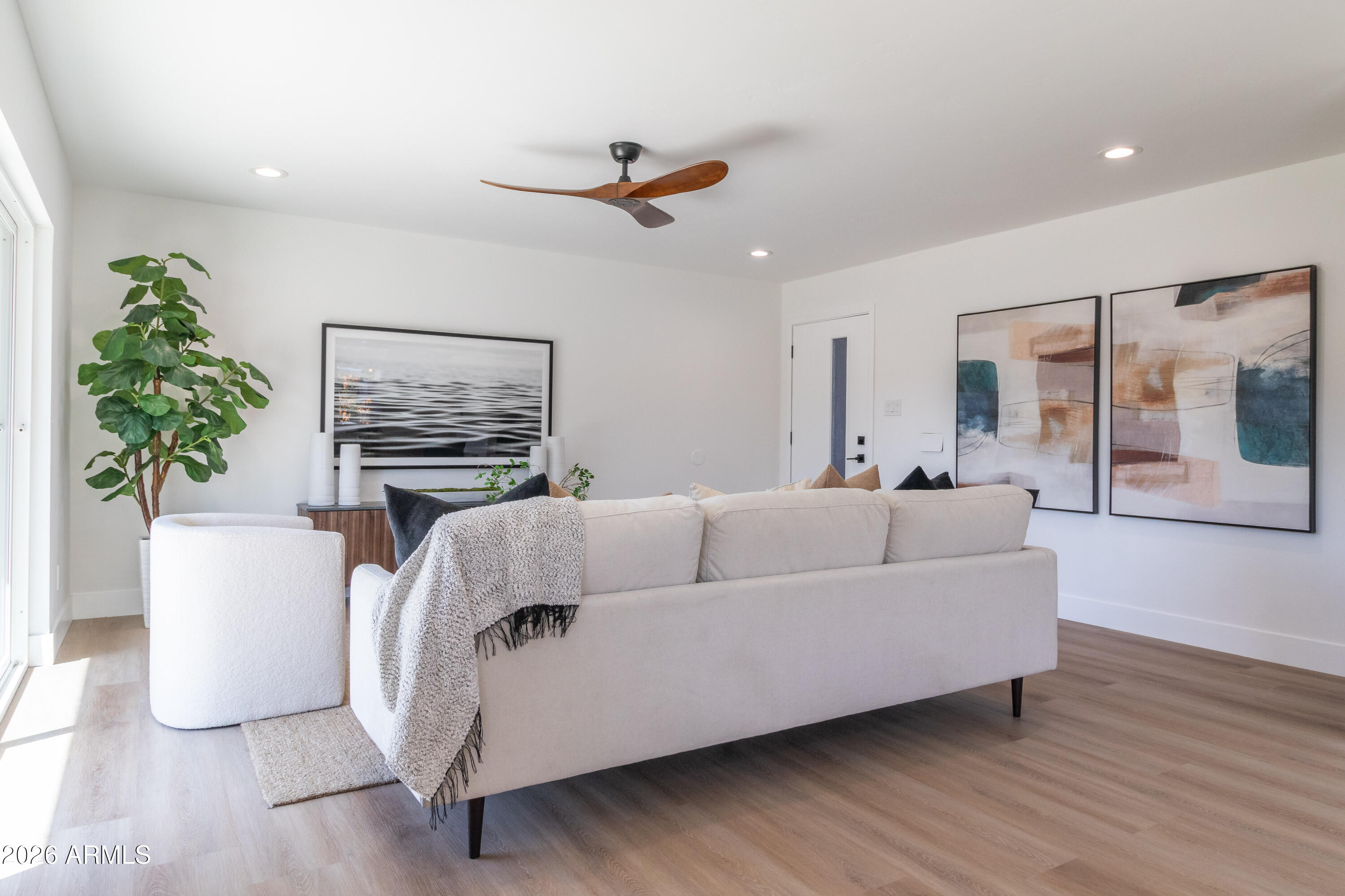 8643 E RANCHO VISTA Drive