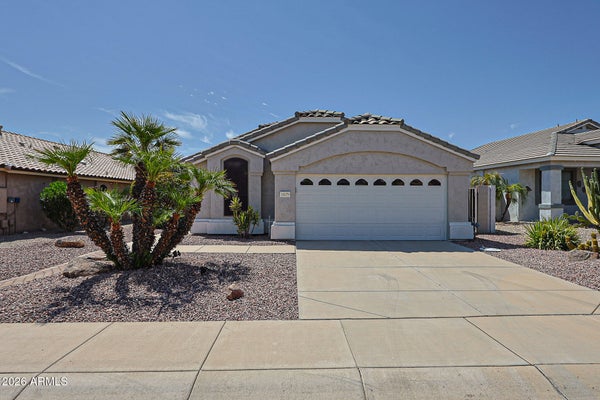 18079 W SPENCER DR, SURPRISE, AZ 85374 - Image fcbef41f14fefb7e3a5fab556ce8a917/1449084216
