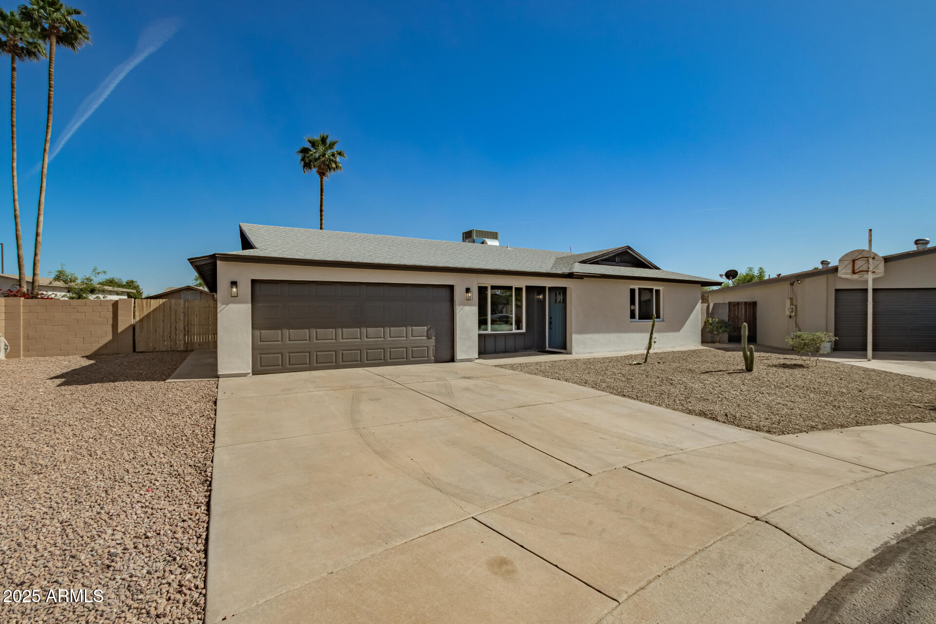 2651 W ISABELLA Avenue