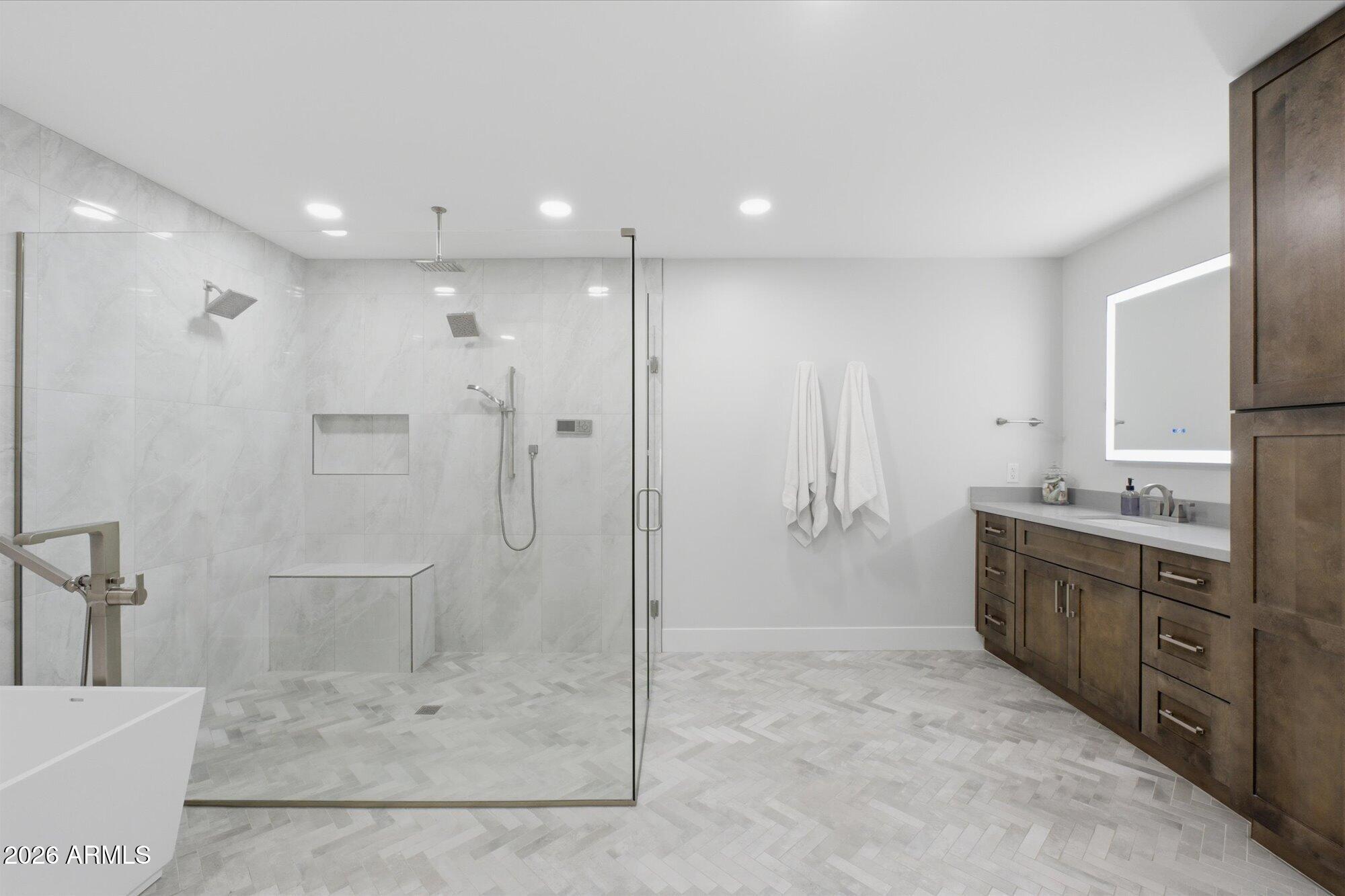 WHISPERING HILLS - Residential