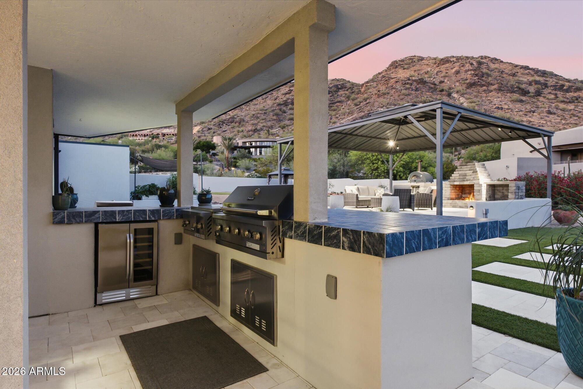 WHISPERING HILLS - Residential