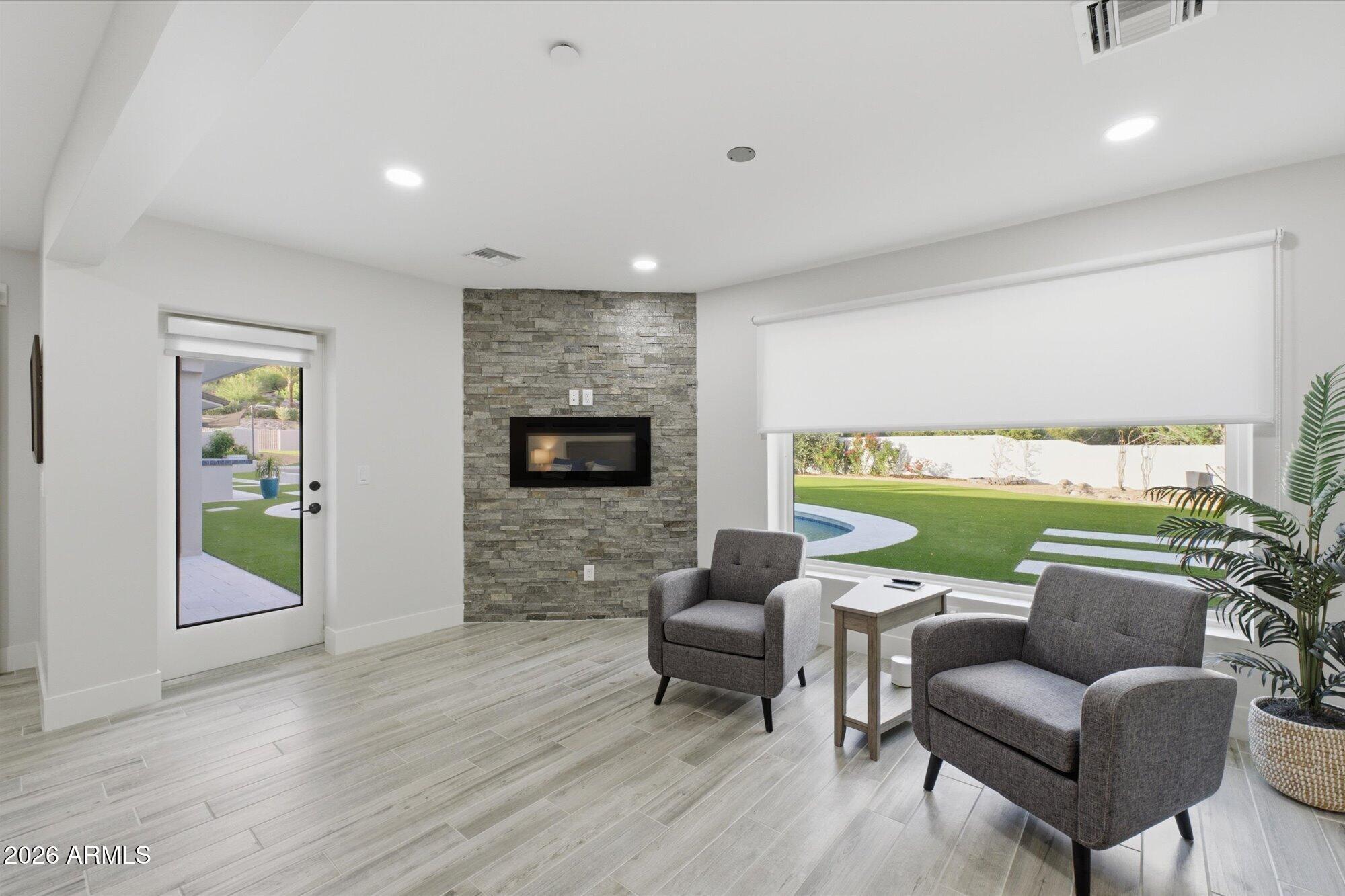 WHISPERING HILLS - Residential
